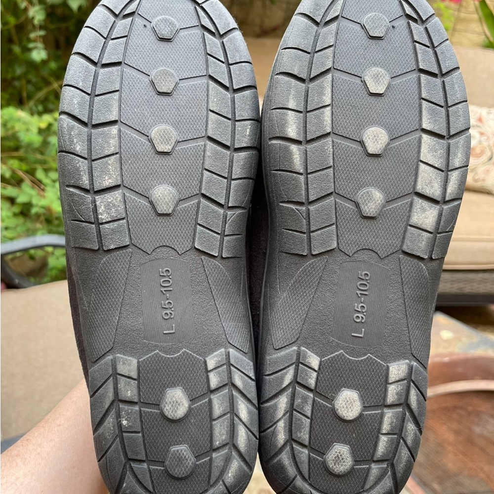 WEMBLEY Barely Worn True Black w/ Charcoal Trim Moccasins Slippers Sz L 9.5 10.5 - Picture 3 of 7
